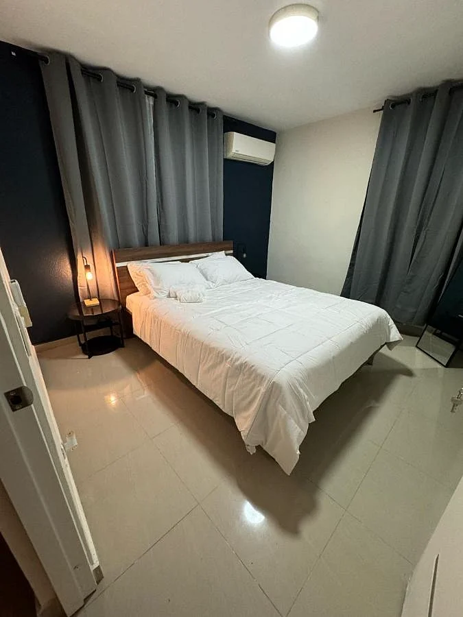 Habitación principal del apartamento familiar en Solano Apartments
